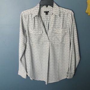 Ann Taylor✨Classic dress shirt. 😍Price is firm